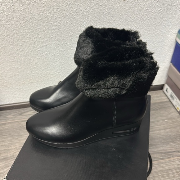 DKNY Women's Nadra Wedge Booties - Picture 5 of 6